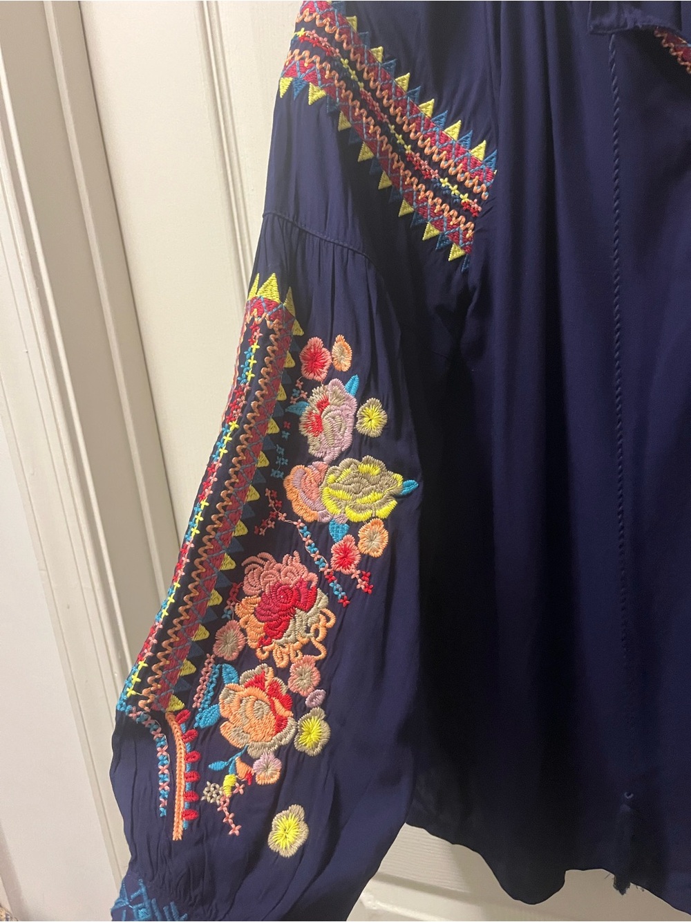 Solitaire Embroidered Boho Peasant Blouse Navy Floral Long Sleeve Women’s Size M - Picture 4 of 12